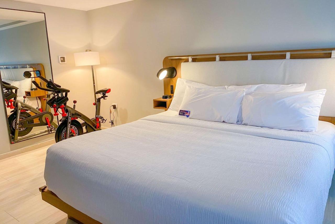 Tryp By Wyndham Маягес Екстериор снимка
