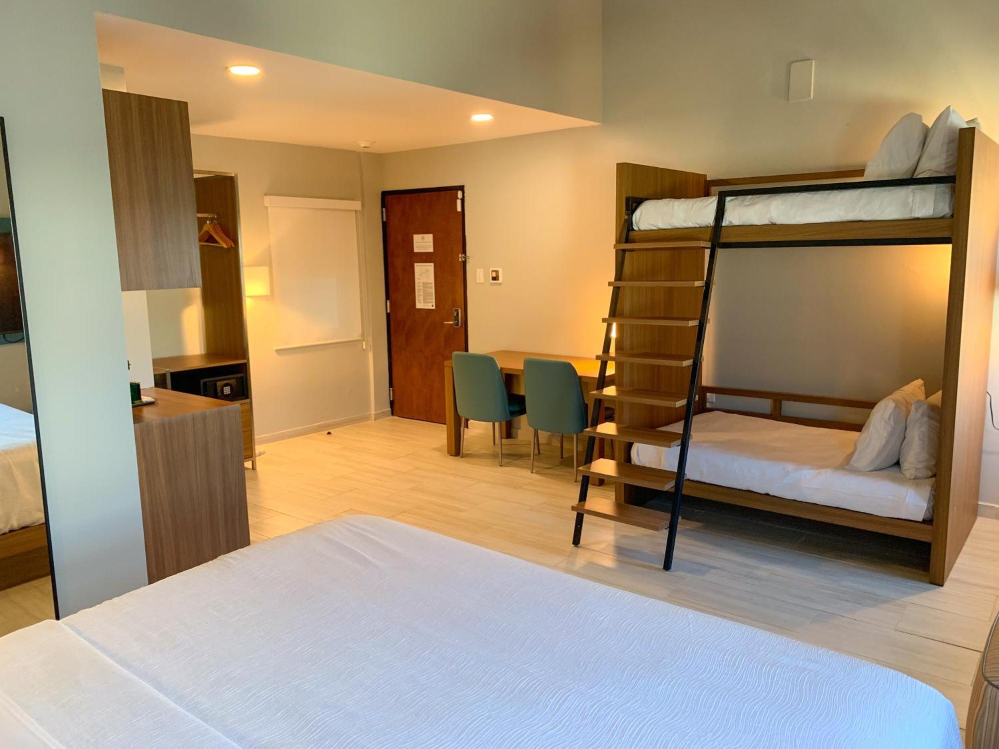 Tryp By Wyndham Маягес Екстериор снимка